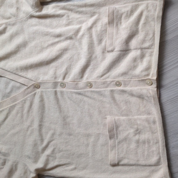 100% cashmere size M cream colored button up sweater pockets on front - Picture 9 of 13